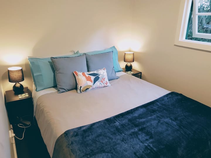 Second bedroom, double bed with generous queen size doona plus for the cooler months, an additional cosy blanket. Power boards are located on both sides of the bed to charge your mobile/laptop devices.