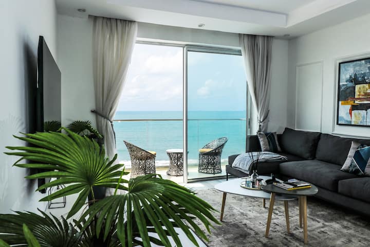 Ocean-View apartment. Best view in Lagos!