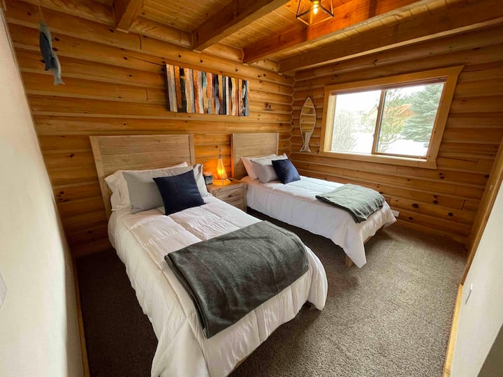 Guest Bedroom with Two Twin Beds and Flat-Screen TV.