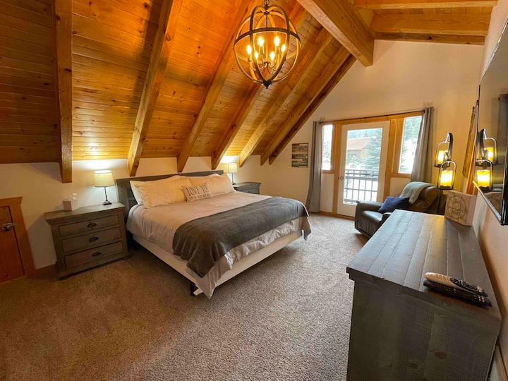 Master Bedroom with King Bed, Flat-Screen TV, En-Suite Bathroom, and Small Balcony.