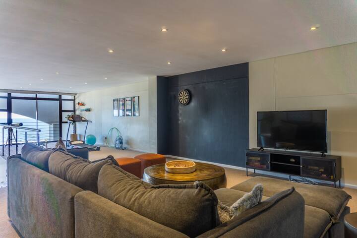 African-Inspired Self-Catering Coastal Apartment gallery image 5