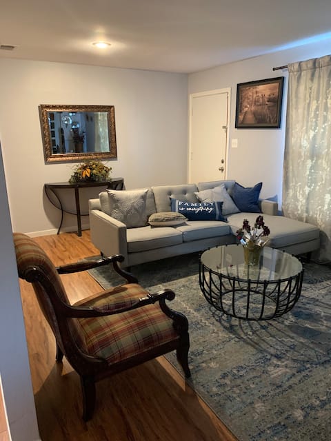 Successful Airbnb property: Fresh South Central Home: Heated Pool & Patio in Galindo