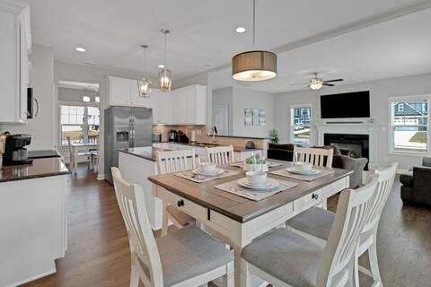 New! Spacious 4 BD Golf Getaway with Game Room!
