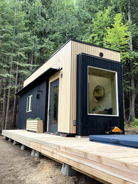Luxury TinyHouse Get-Away With Hot Tub