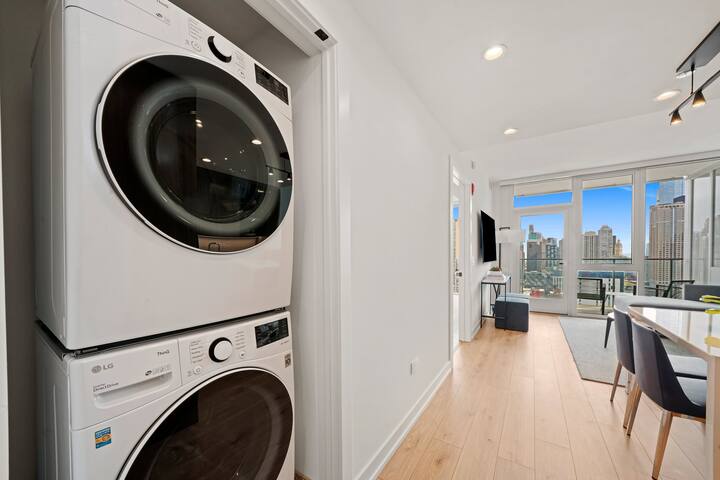 Level – Beautiful 2BD Jr. Suite in River North gallery image 4