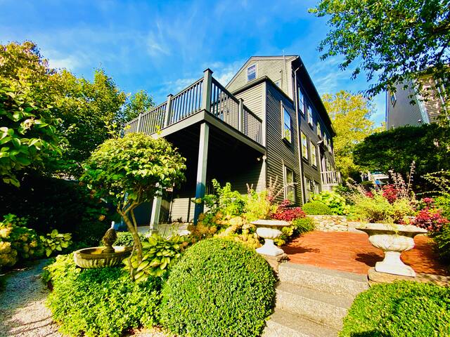 Benefit Street home minutes from Brown and RISD gallery image 2