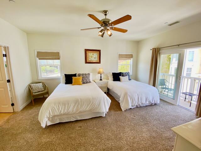 “uh-maze-ING!” Walk to Beach, Restaurants, View gallery image 2