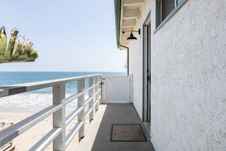 Luxury Malibu Road Oceanfront Townhouse gallery image 3