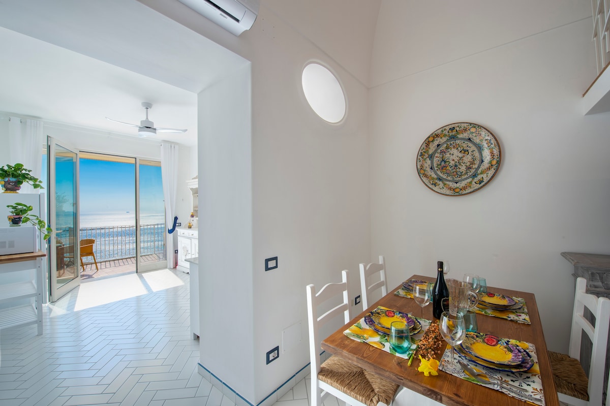 Popular Airbnb listing: Le Ali Sul Mare, near elevator, few steps,parking in Positano