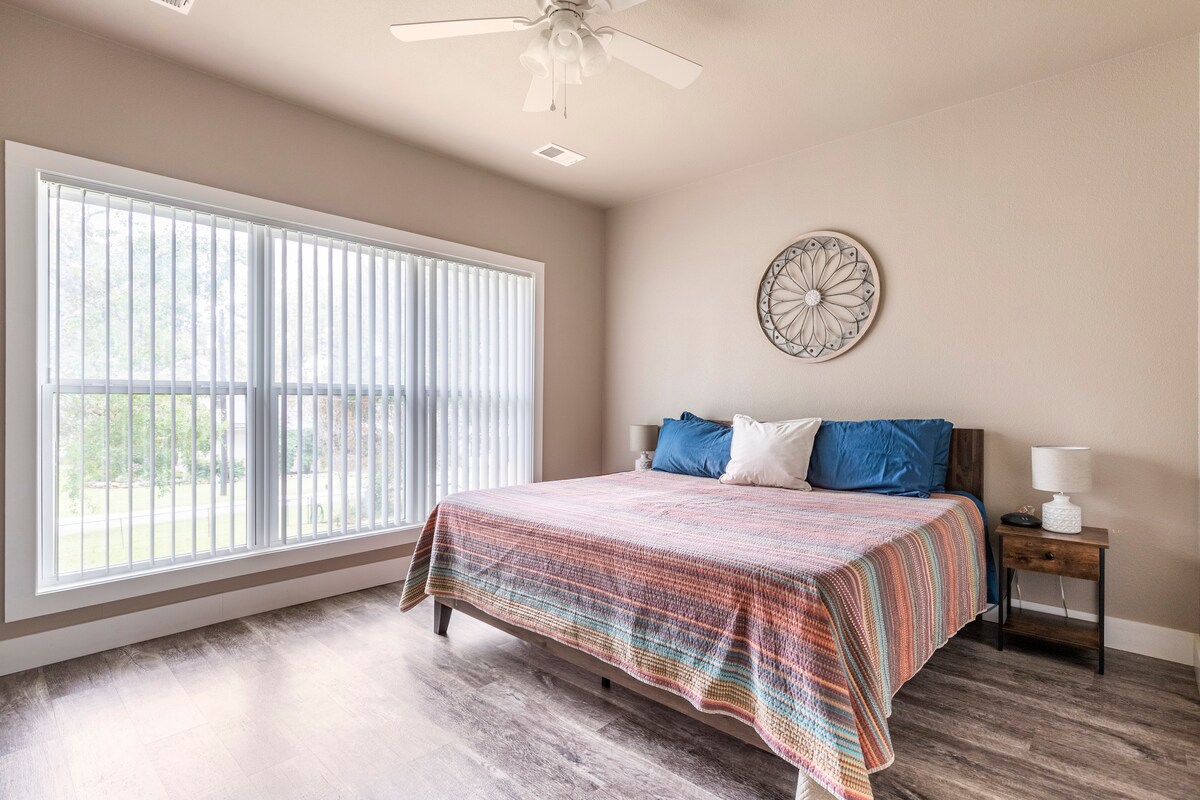 ห้องนอนใหญ่ - เตียงขนาดคิงไซส์