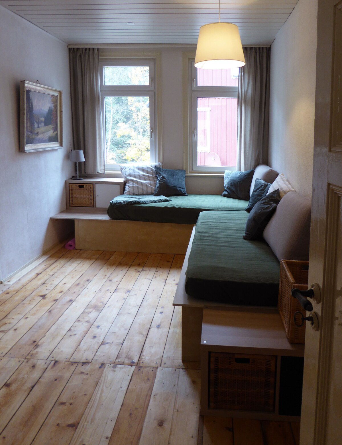 La habitación de retiro ofrece dos camas más, pero también te invitan a relajarte y soñar despierto. Aquí encontrarás un inodoro Nintendo, el televisor con Chromecast, pero también muchos juegos de mesa modernos.