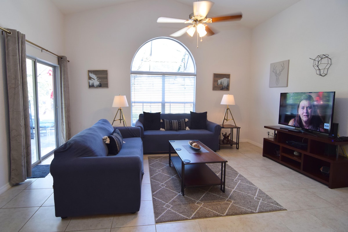 Popular Airbnb listing: Pool Home, Games Room + Arcade, Disney 11 miles! in Lake Alfred