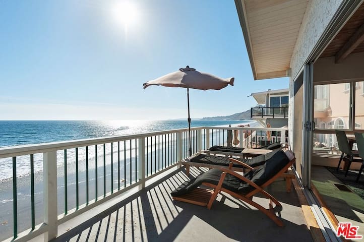 New Superior Malibu Road Oceanfront Townhouse