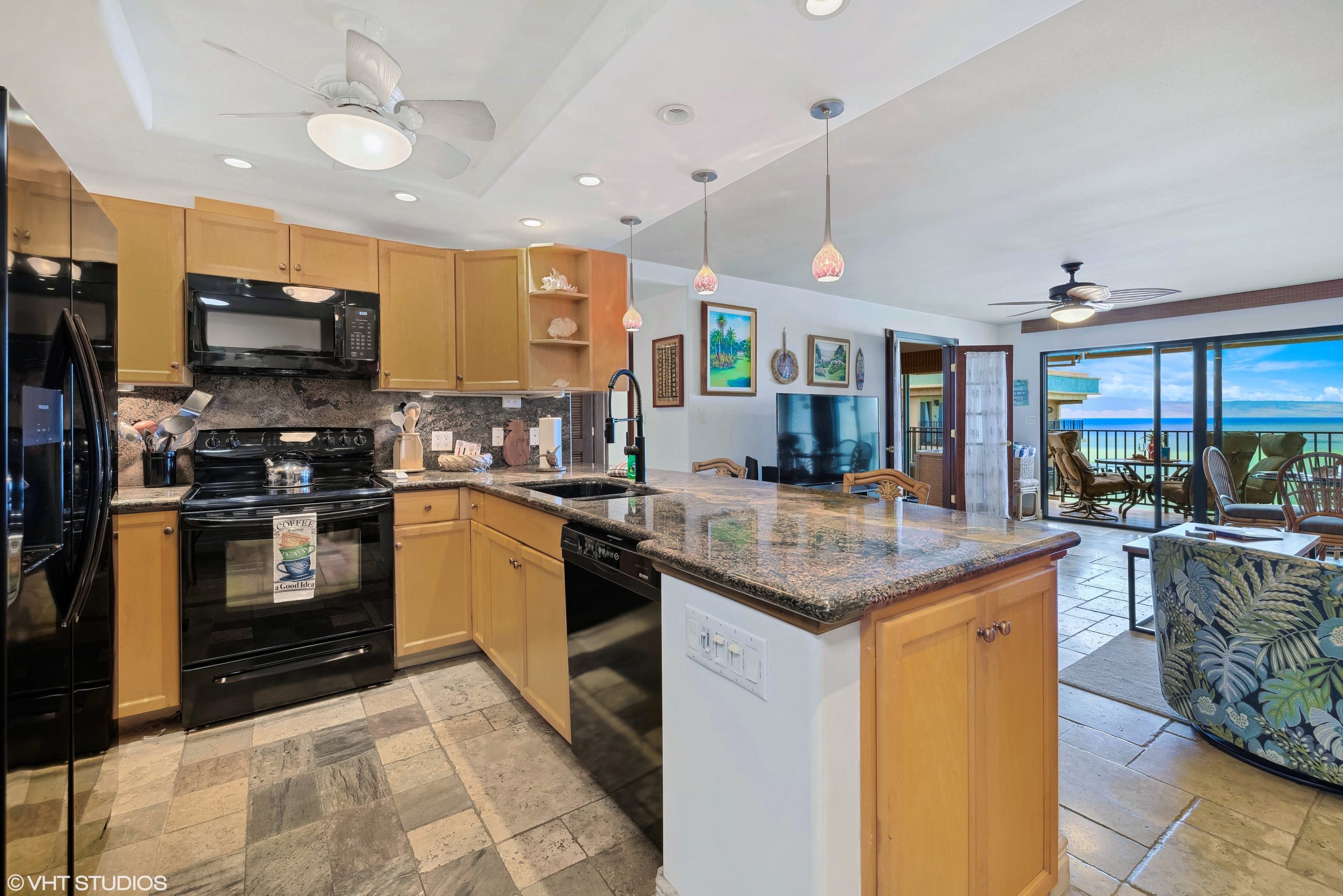Condo in Lahaina · ★4.93 · 2 bedrooms · 3 beds · 2 baths - Image 6