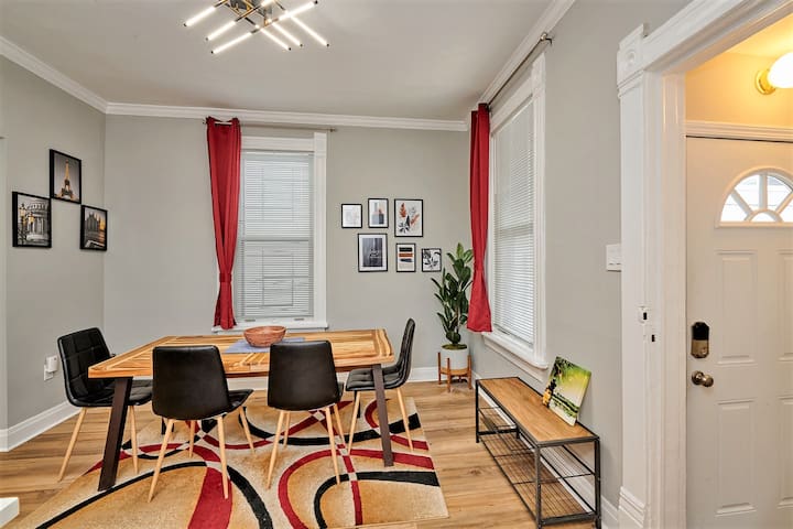 Lincoln Park – DePaul House w/Patio Free Parking