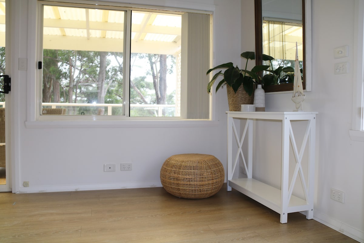 Top performing Airbnb: Sunny, spacious beach house with views! in Shoalhaven City Council