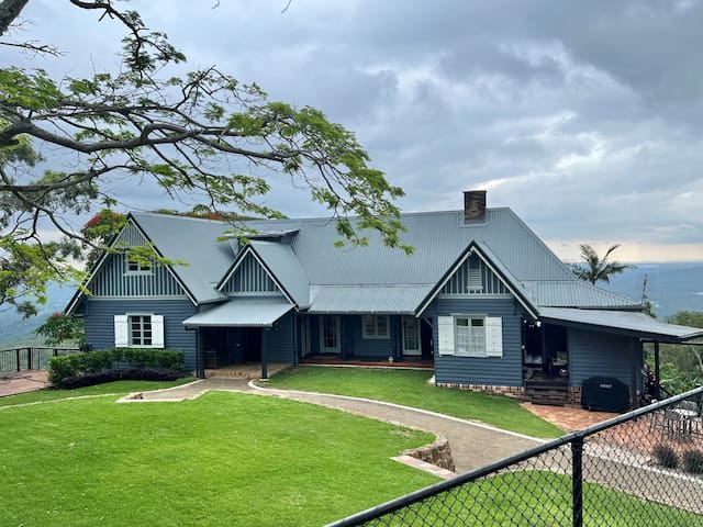 Historic French style mountaintop scenic homestead