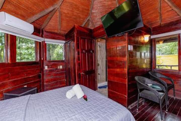 غرف كوخ مصنوعة يدويًا