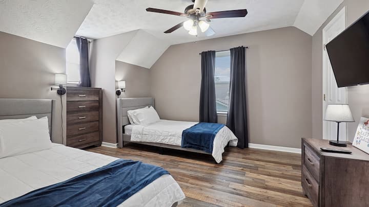 Chumba Pacha kilicho juu. Ina Televisheni mahiri