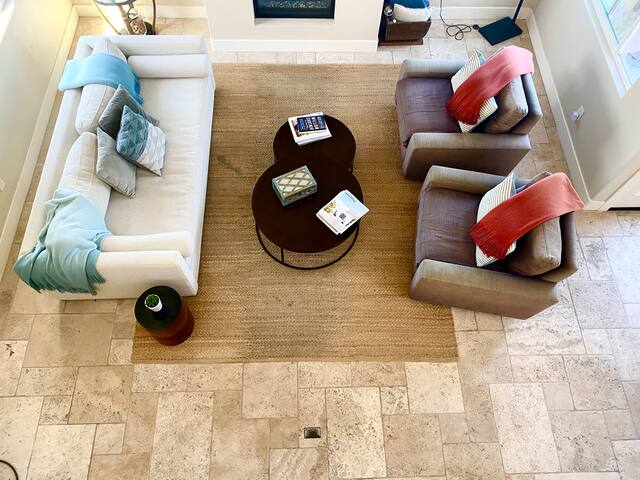 Gorgeous home steps to the beach gallery image 3