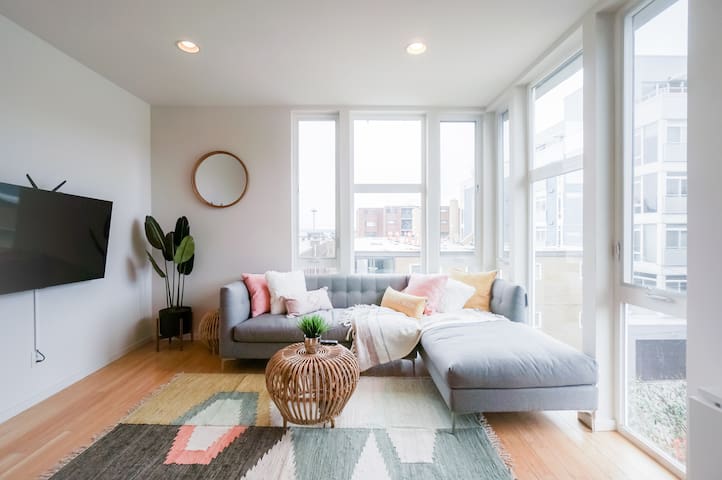 Spacious 3BR Capitol Hill Loft | Walk to Downtown