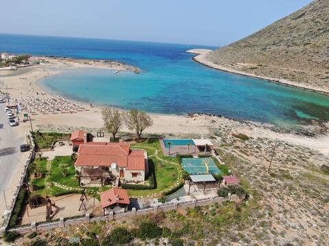 Beach front villa★Walk to Restaurants★Private Pool