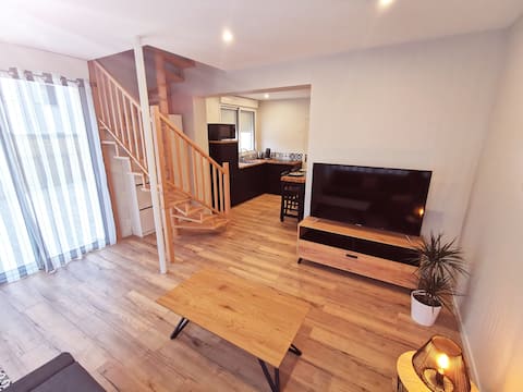 Popular Airbnb listing: Townhouse 150 m from the sea - large terrace in Saint Jean De Monts