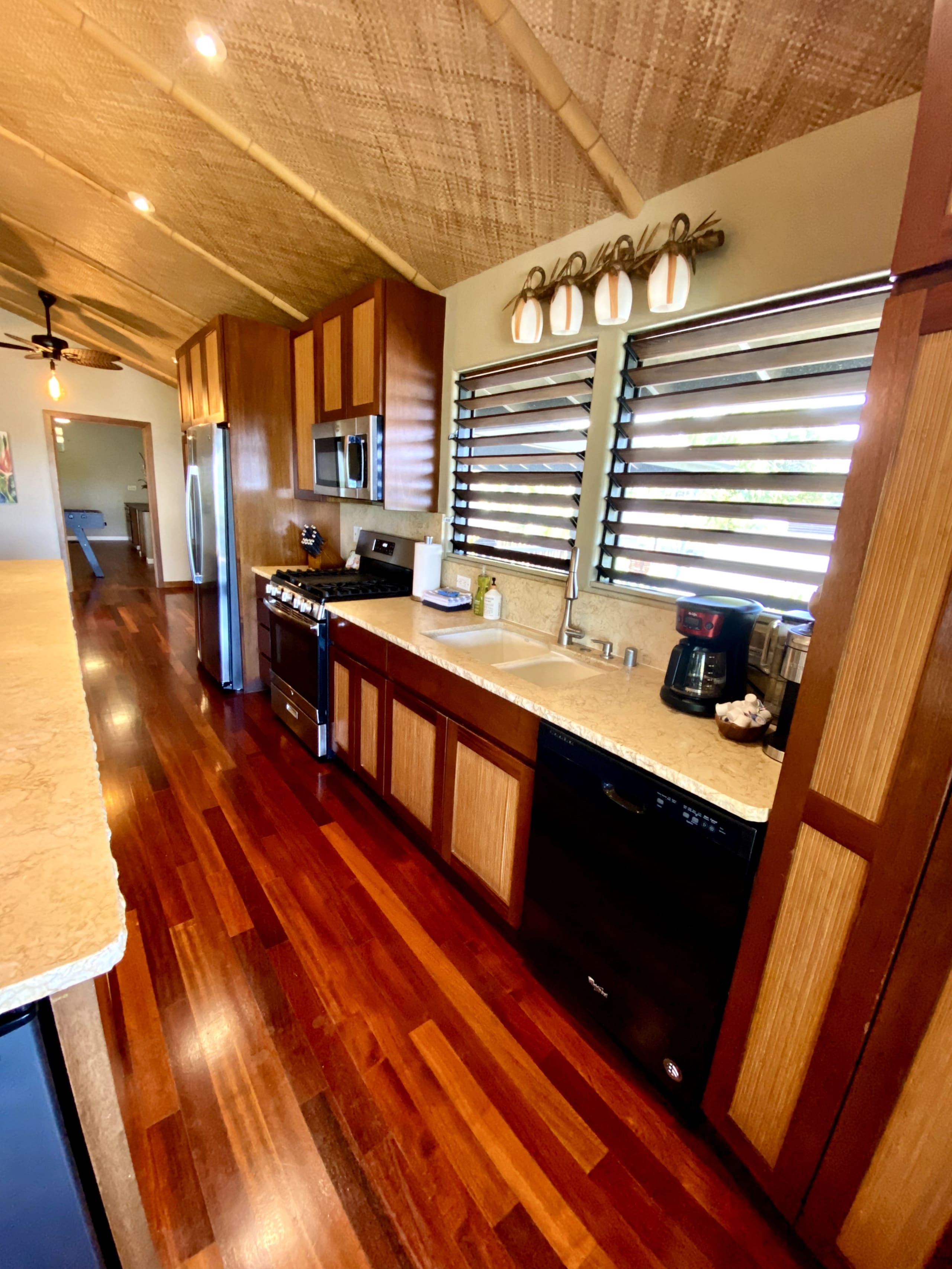 Home in Kailua-Kona · ★4.96 · 6 bedrooms · 10 beds · 5 baths - Image 10