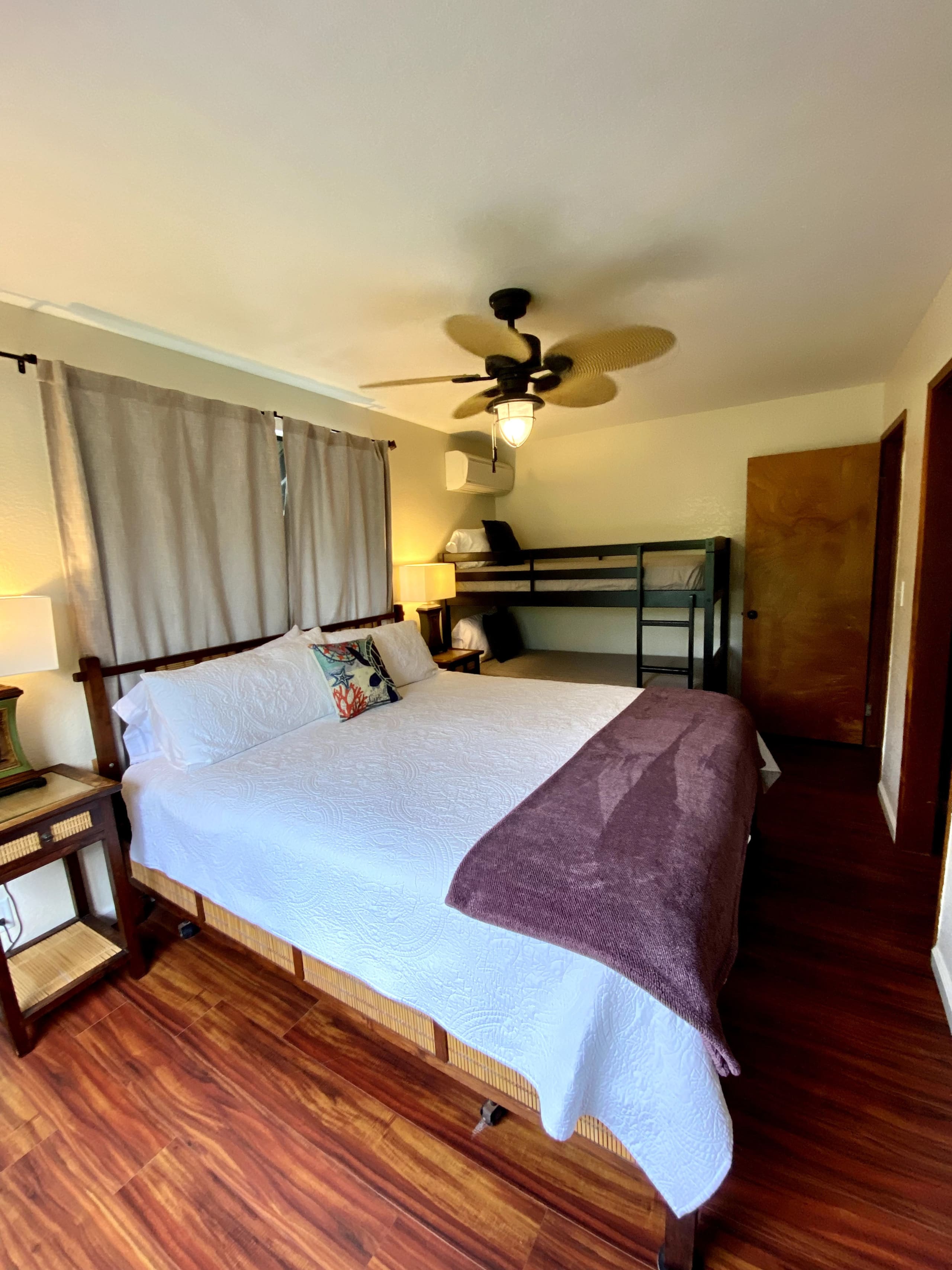 Home in Kailua-Kona · ★4.96 · 6 bedrooms · 10 beds · 5 baths - Image 24