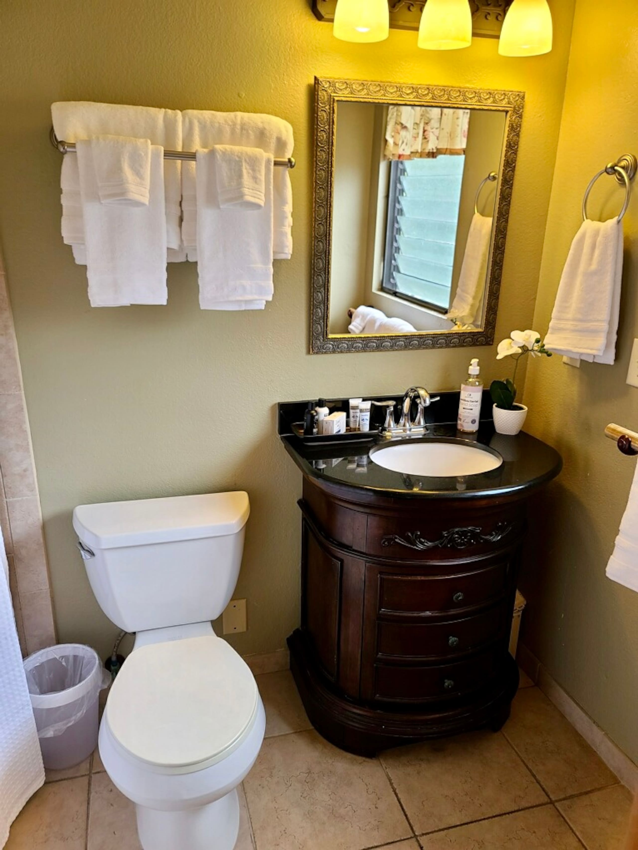 Home in Kailua-Kona · ★4.96 · 6 bedrooms · 10 beds · 5 baths - Image 25