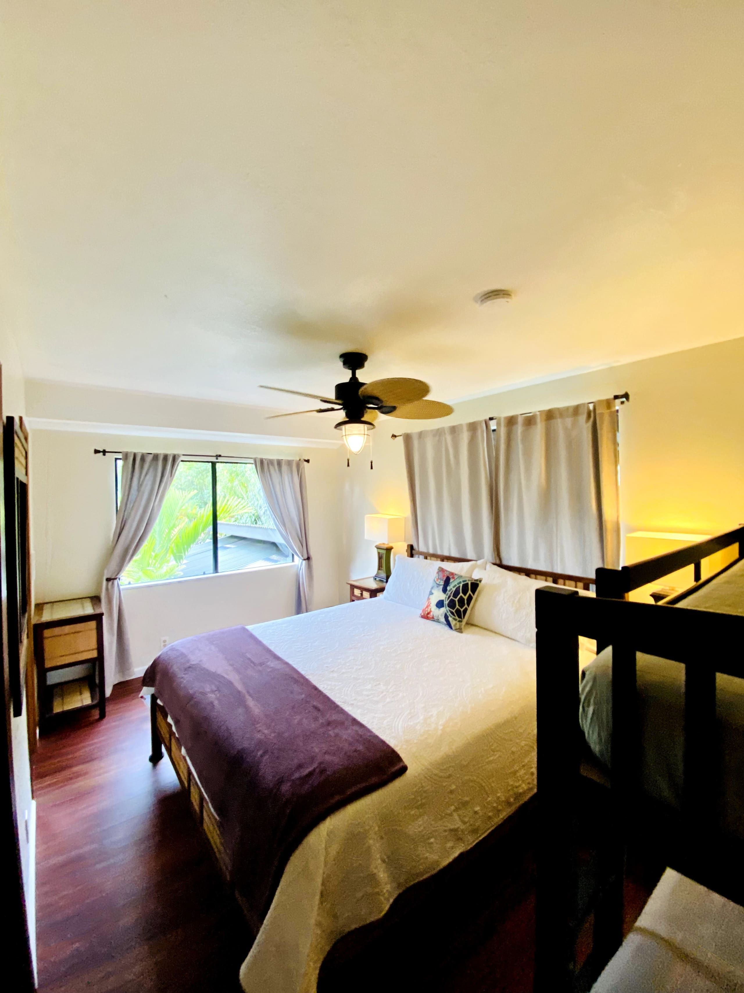 Home in Kailua-Kona · ★4.96 · 6 bedrooms · 10 beds · 5 baths - Image 23