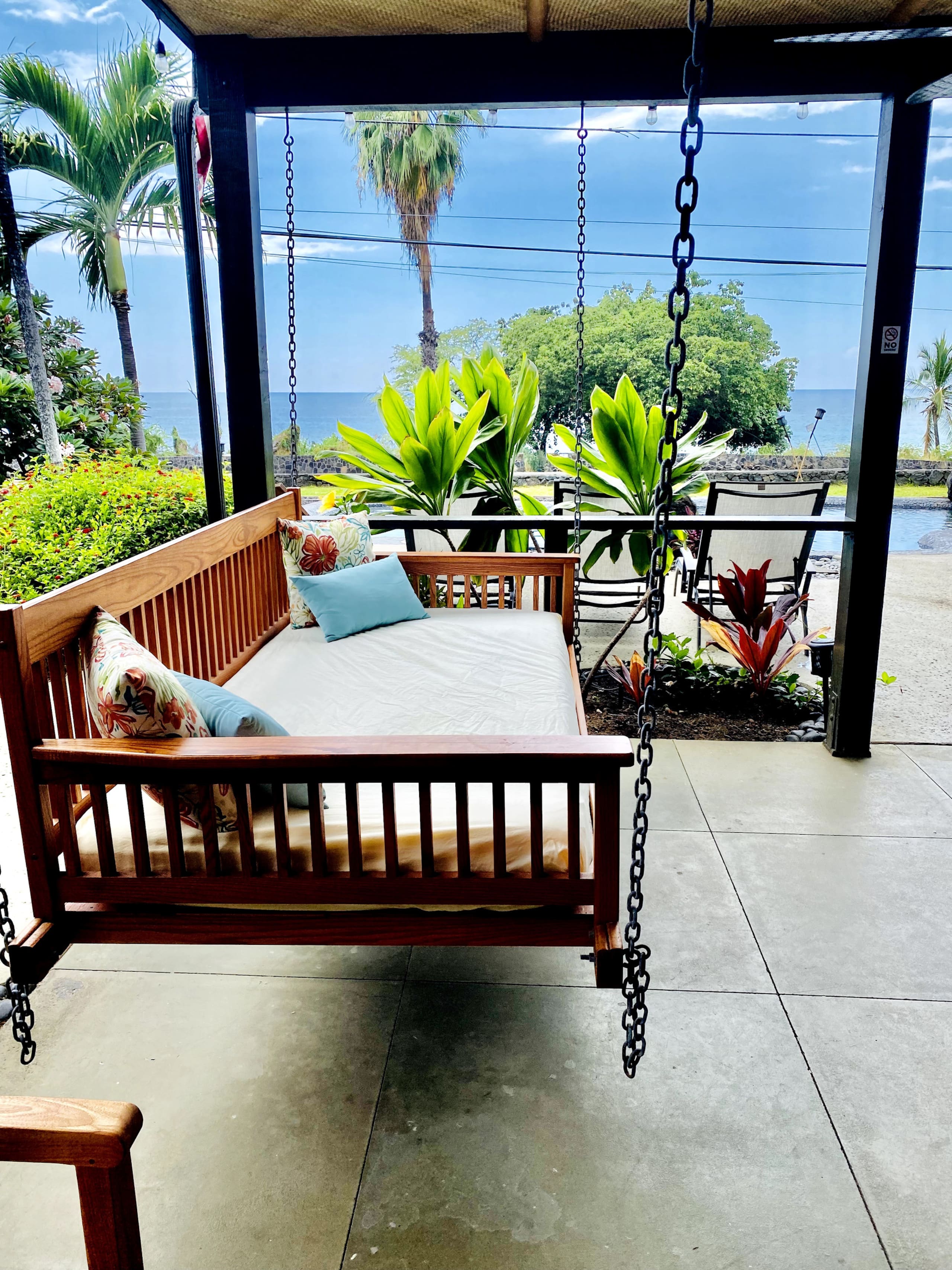 Home in Kailua-Kona · ★4.96 · 6 bedrooms · 10 beds · 5 baths - Image 18
