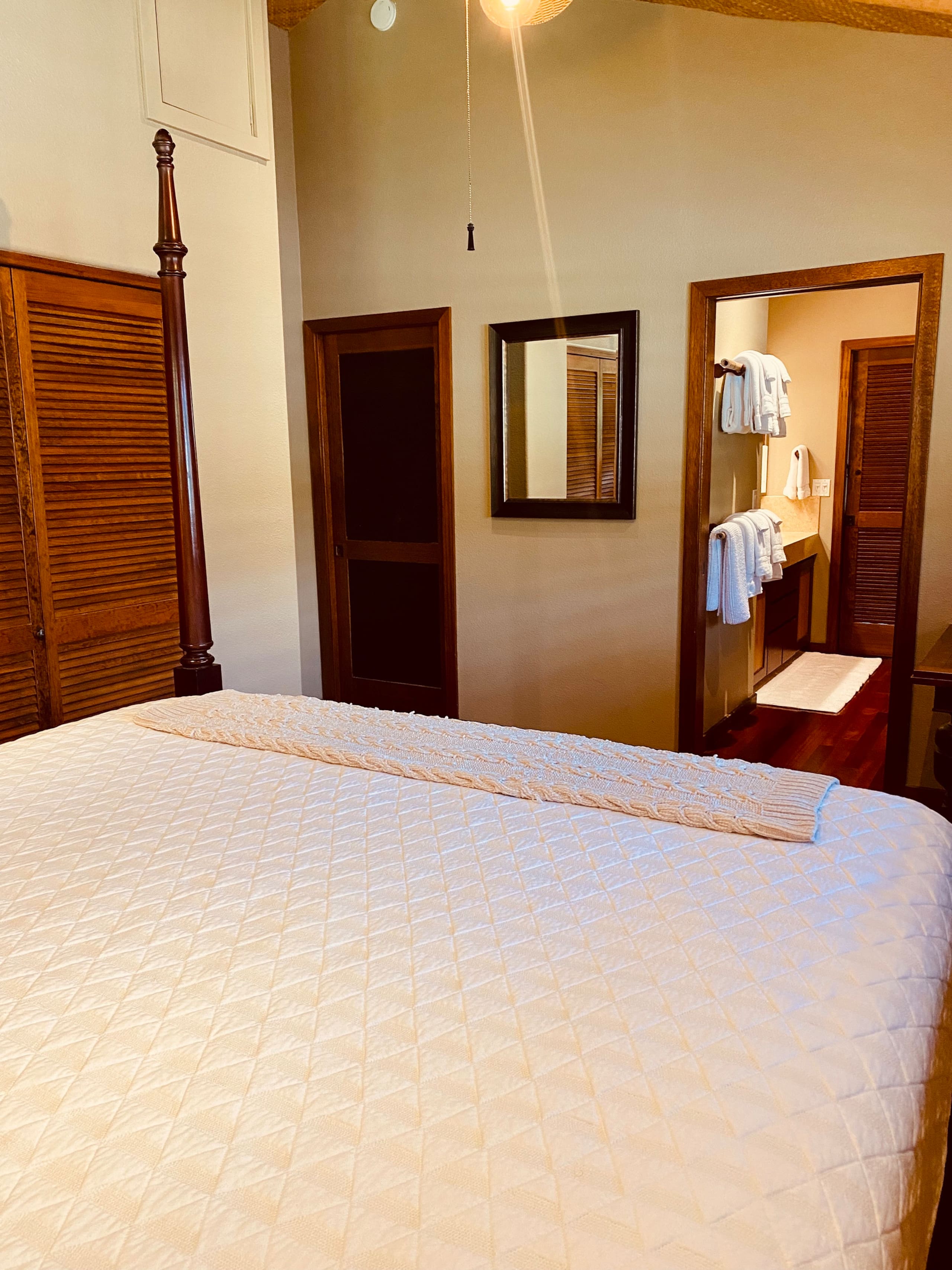 Home in Kailua-Kona · ★4.96 · 6 bedrooms · 10 beds · 5 baths - Image 22