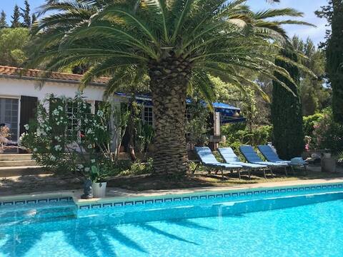 Air-conditioned house, pool, garden, 3 bedrooms