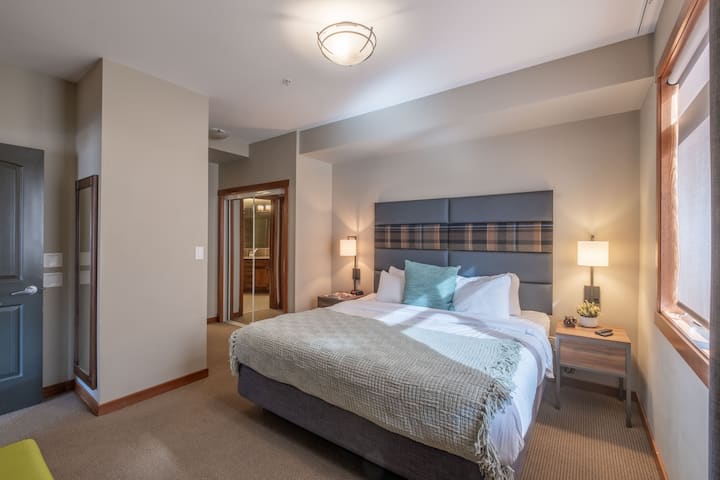 Deluxe bedroom #1 with a king bed and an en suite bathroom