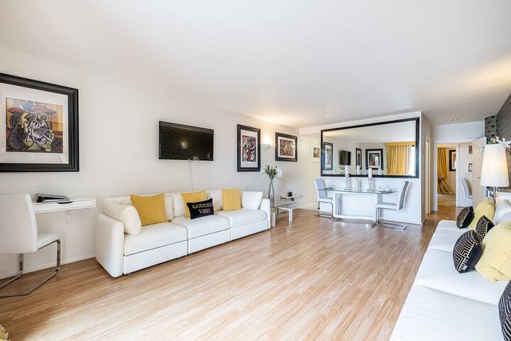 Modern luxury 2 bed 2 bath in heart of Kensington gallery image 2