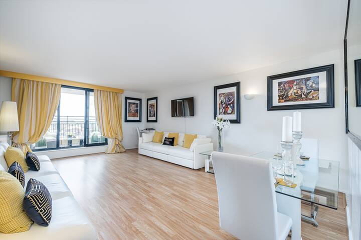Modern luxury 2 bed 2 bath in heart of Kensington