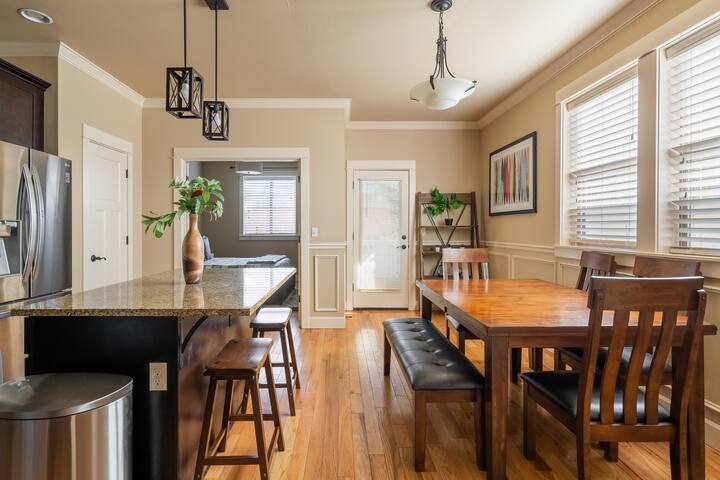 Luxury Home • Great Location • 4BR • Sleeps 12