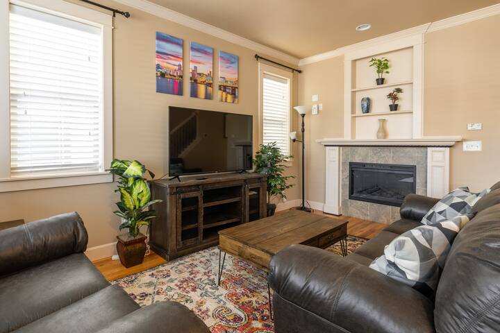 2BR/2BA • Garfield Retreat • Modern Build • Walkab