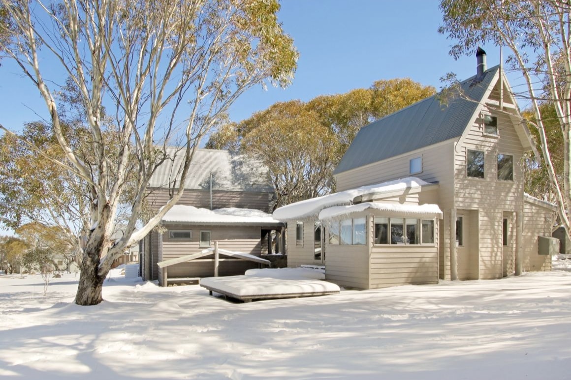 Top Airbnb: Snow Nest Chalet Dinner Plain Alpine Village in Dinner Plain