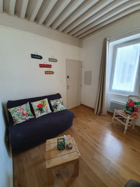 Popular Airbnb listing: Atypical apartment in a former convent in L'isle Sur La Sorgue