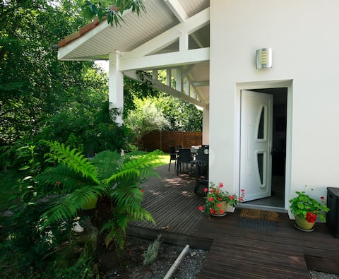 Modern 86 m2 house, classified *** quiet enclosed garden