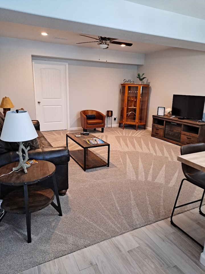 Brand New Guest Suite~ Mtn Views & Kitchen! - Manitou Springs, CO
