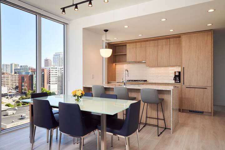 Level River North Deluxe Two Bedroom Corner Suite gallery image 3