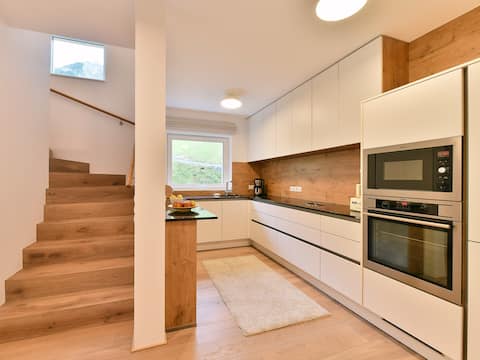 Top Airbnb: Arlberg Chalets - Fensterlewand Chalet in Dalaas