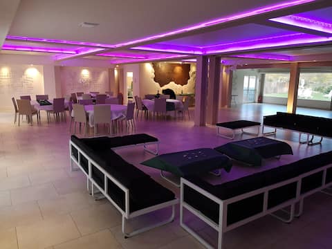 Le Mas des 7 Fonts: 3 Cottages + suite, Large Room