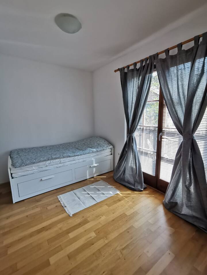 2. spavaća soba s krevetom na razvlačenje 