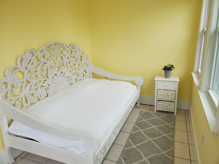 חדר שינה צהוב (קומה ראשונה)