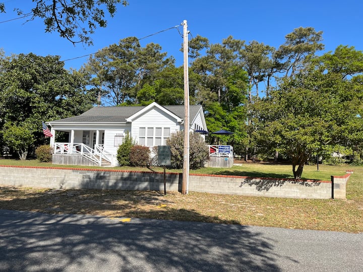 Beach Cottage! Steps to the Ocean & Pet Friendly. Houses for Rent in