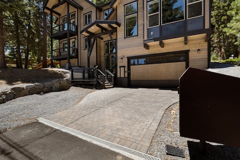 Lux Retreat 4BD/3.5B  North Lake Tahoe w/Hot Tub